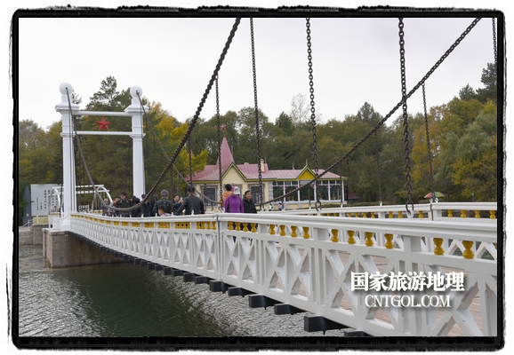 扎蘭屯市五彩繽紛賞秋色“游人如織”(圖)